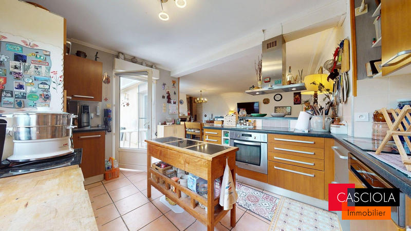 Maison - 210 m² - 7 pièces