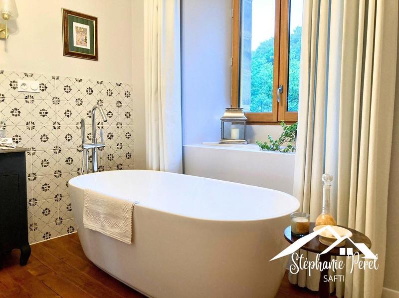 Maison - 298 m² - 9 pièces