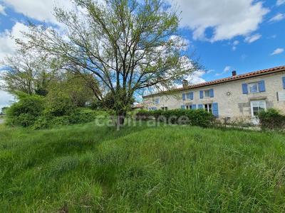 Maison - 244 m² - 8 pièces