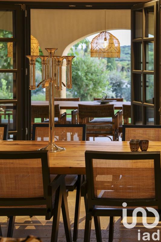 Maison - 425 m² - 8 pièces