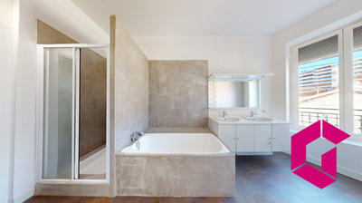 Appartement - 93 m² - 3 pièces