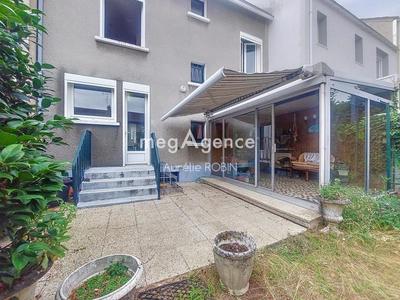 Maison - 90 m² - 5 pièces