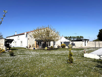 Maison - 470 m² - 6 pièces