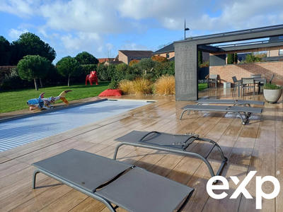 Maison - 250 m² - 6 pièces