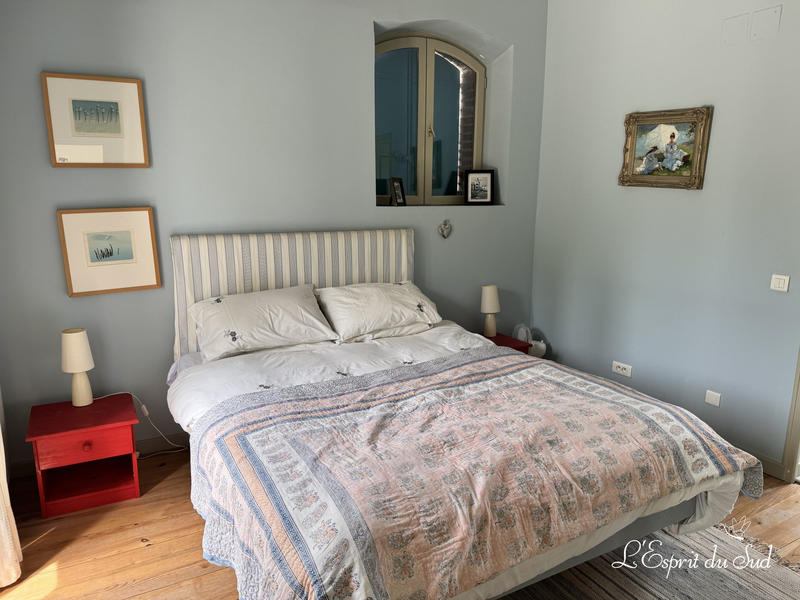 Maison - 325 m² - 16 pièces