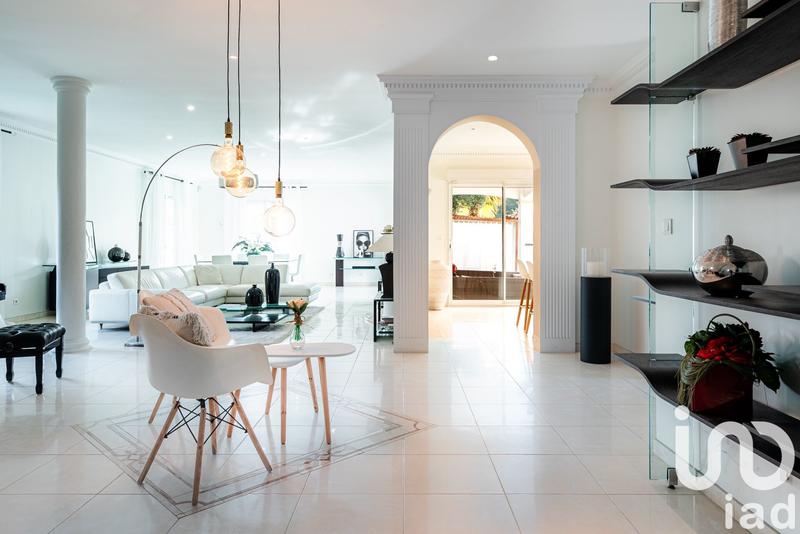 Maison - 252 m² - 8 pièces