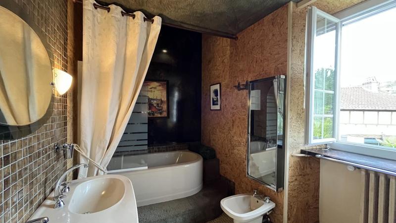 Maison - 300 m² - 8 pièces