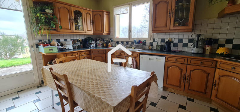 Maison - 225 m² - 8 pièces