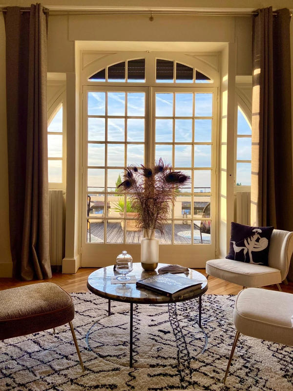 Maison - 380 m² - 10 pièces