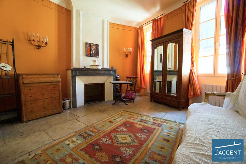 Maison - 437 m² - 14 pièces