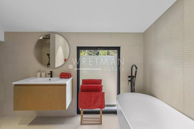 Villa - 220 m² - 6 pièces