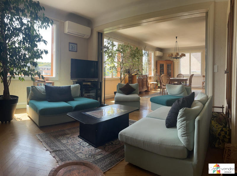 Maison - 249 m² - 9 pièces