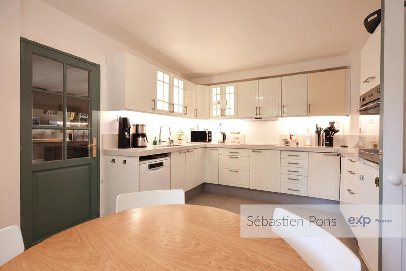 Maison - 269 m² - 9 pièces