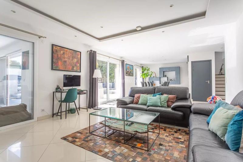 Maison - 226 m² - 10 pièces