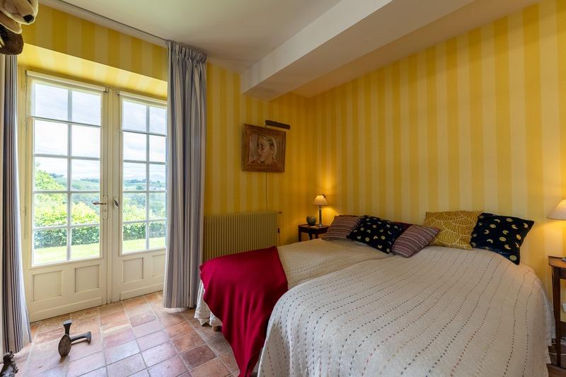 Propriété - 450 m² - 8 pièces