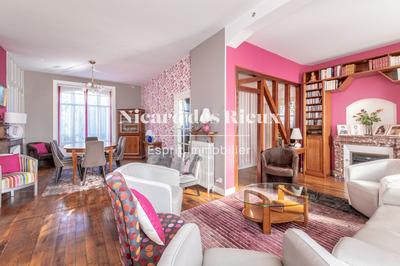 Maison - 180 m² - 8 pièces