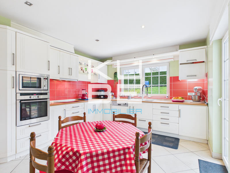 Maison - 220 m² - 8 pièces