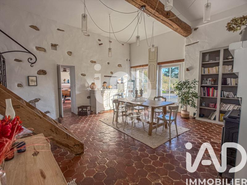 Maison - 250 m² - 9 pièces