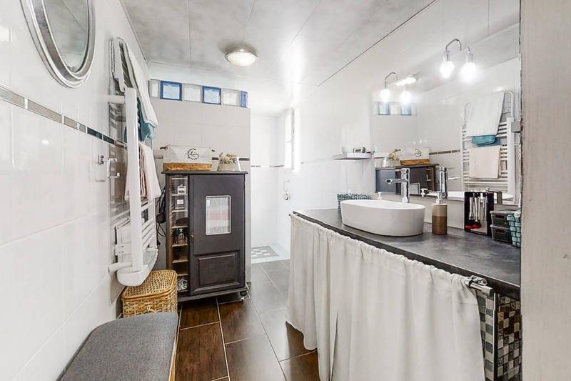 Maison - 250 m² - 6 pièces