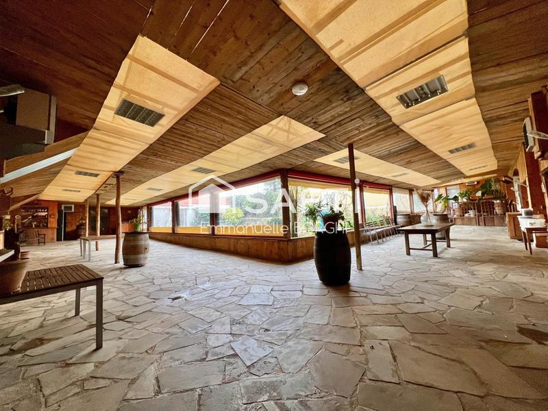 Maison - 1 032 m² - 12 pièces