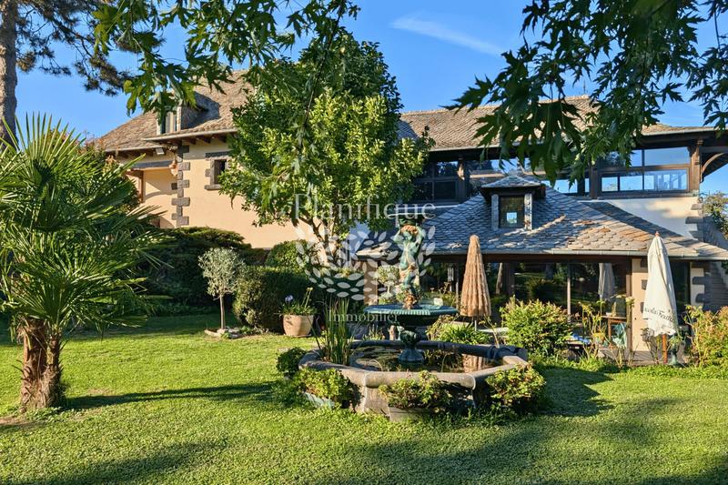 Villa - 469 m² - 10 pièces