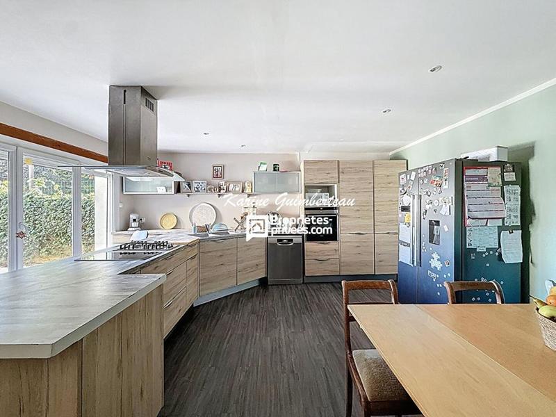 Maison - 210 m² - 8 pièces