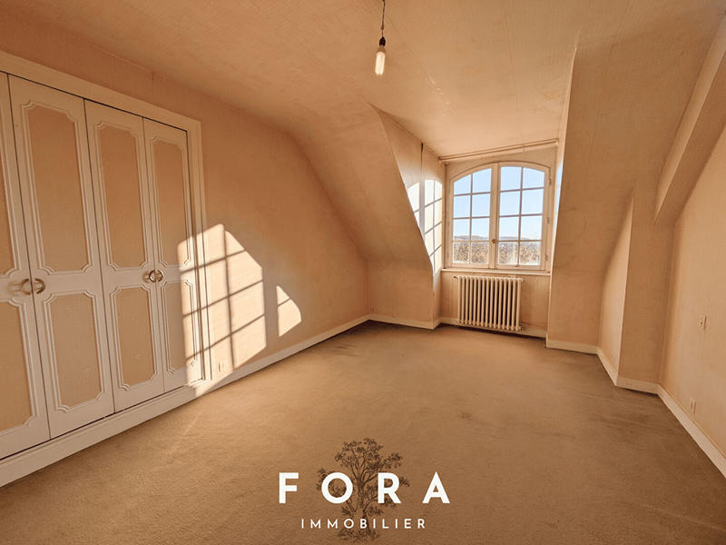 Maison - 212 m² - 8 pièces