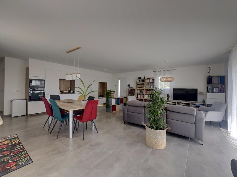 Maison - 99 m² - 4 pièces