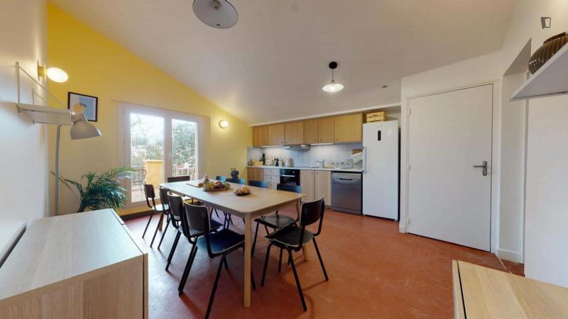 Chambre - 11 m² - 15 pièces