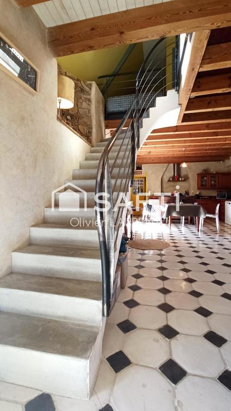 Maison - 215 m² - 9 pièces