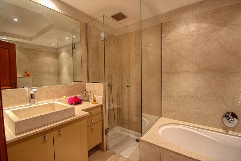 Villa - 450 m² - 8 pièces