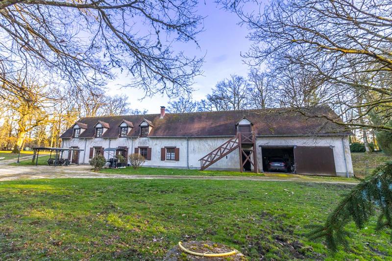 Maison - 210 m² - 6 pièces