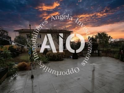 Maison - 575 m² - 16 pièces