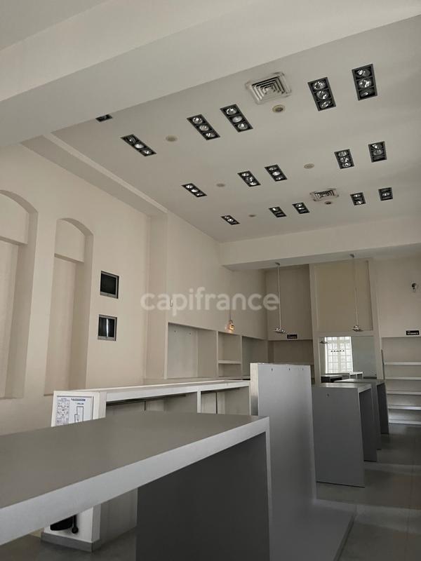 Local commercial - 200 m² - 2 pièces