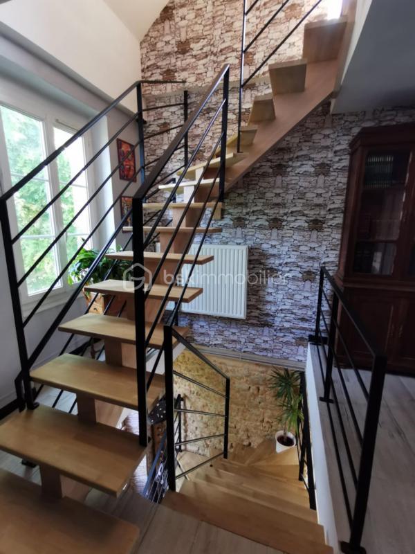 Maison - 212 m² - 7 pièces