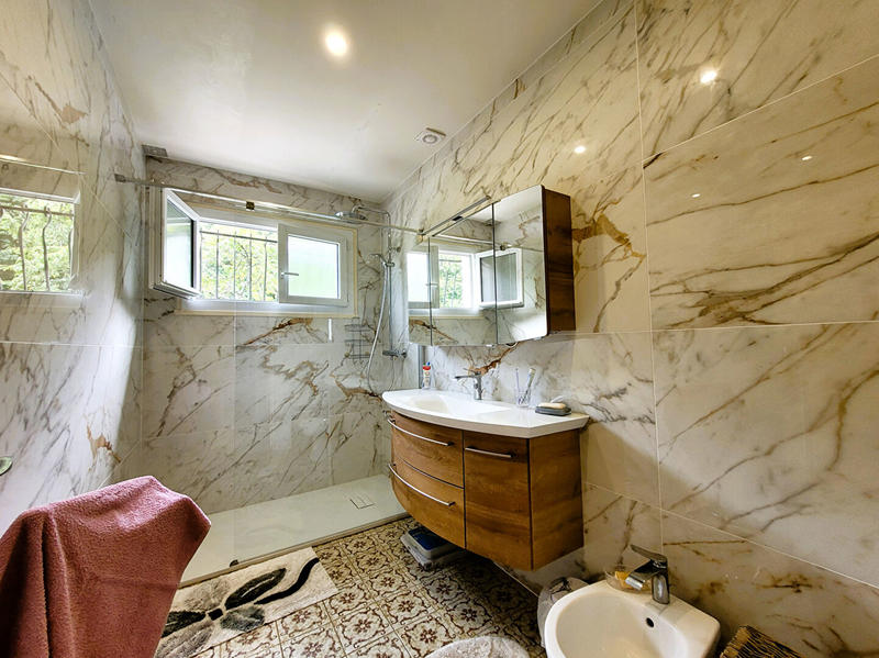 Maison - 180 m² - 8 pièces