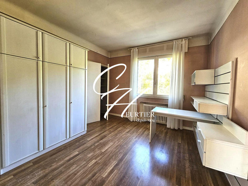 Maison traditionnelle - 187 m² - 6 pièces