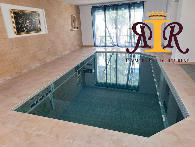 Maison - 213 m² - 8 pièces