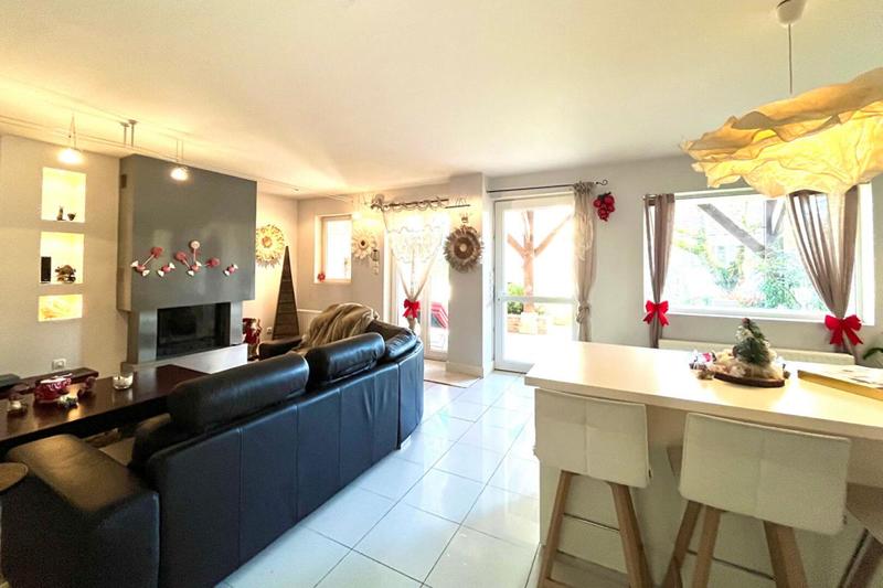 Maison - 260 m² - 8 pièces