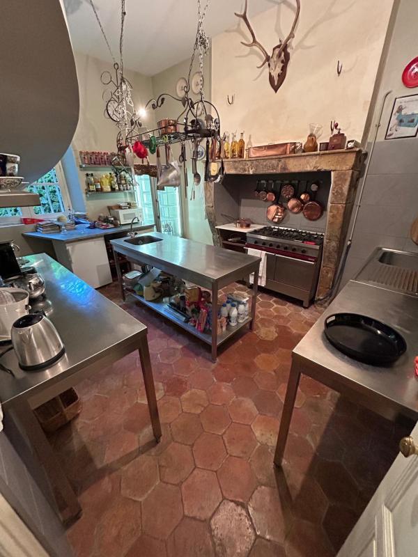 Maison - 400 m² - 16 pièces