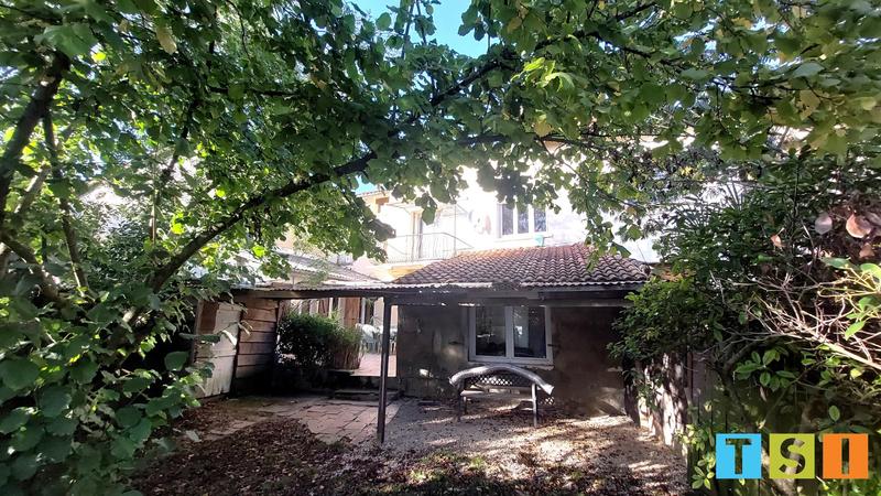 Maison - 400 m² - 16 pièces