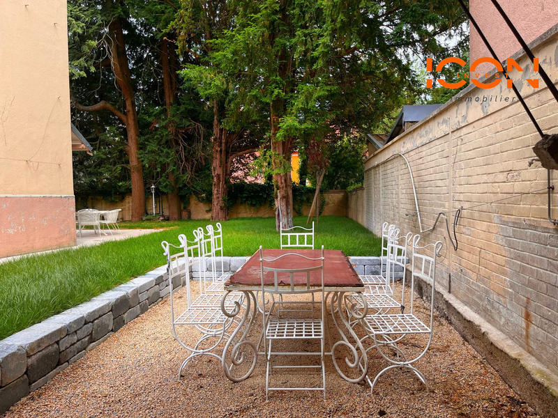 Maison - 217 m² - 8 pièces