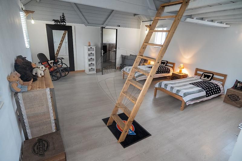 Maison - 217 m² - 7 pièces