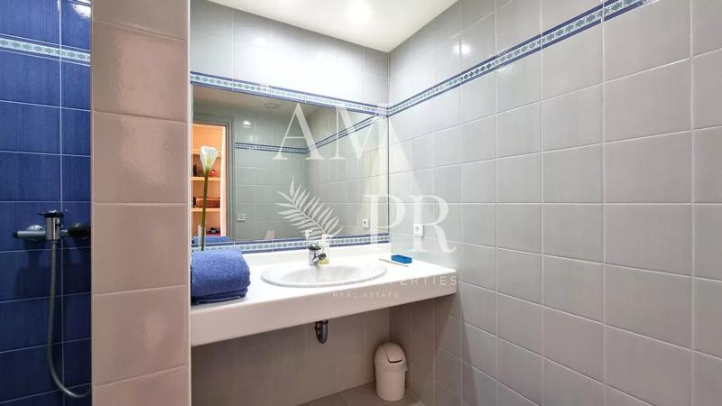 Villa - 300 m² - 7 pièces