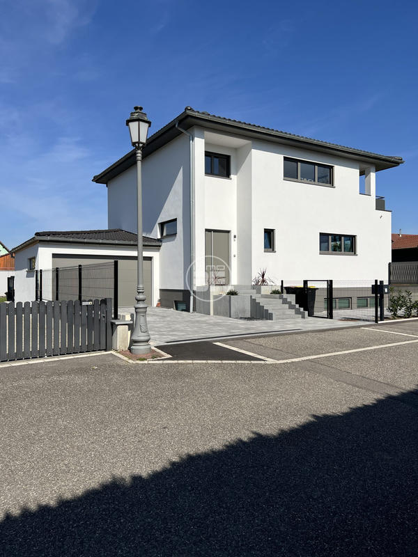 Maison - 215 m² - 6 pièces