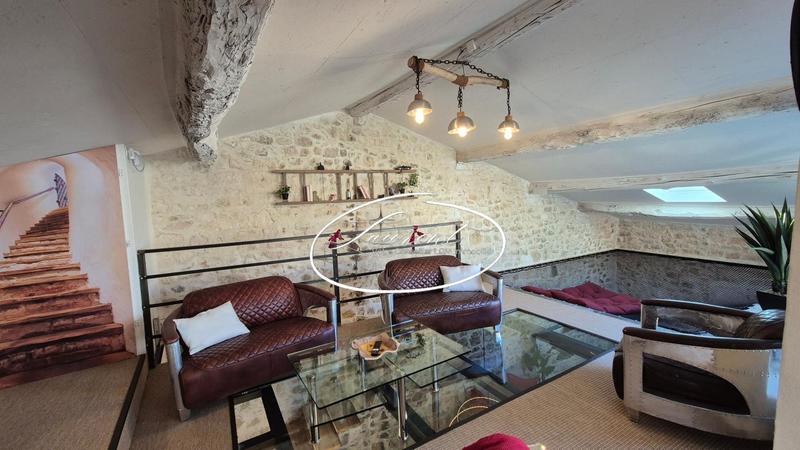 Maison - 243 m² - 8 pièces