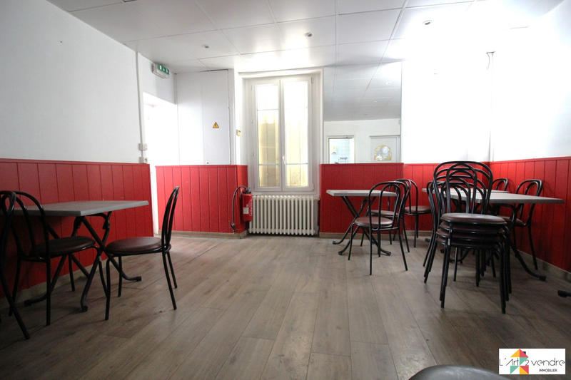 Maison traditionnelle - 165 m² - 8 pièces