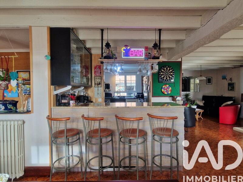 Maison - 239 m² - 9 pièces