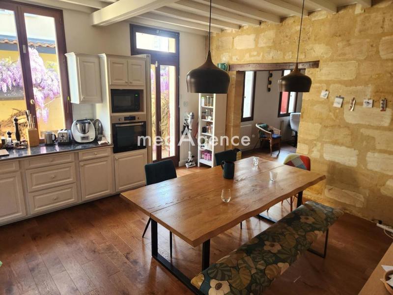 Maison - 230 m² - 8 pièces