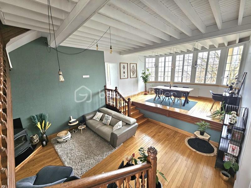 Demeure - 225 m² - 9 pièces